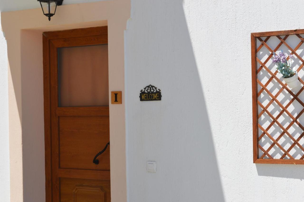 Remvi Apartments Skopelos Town Exterior photo