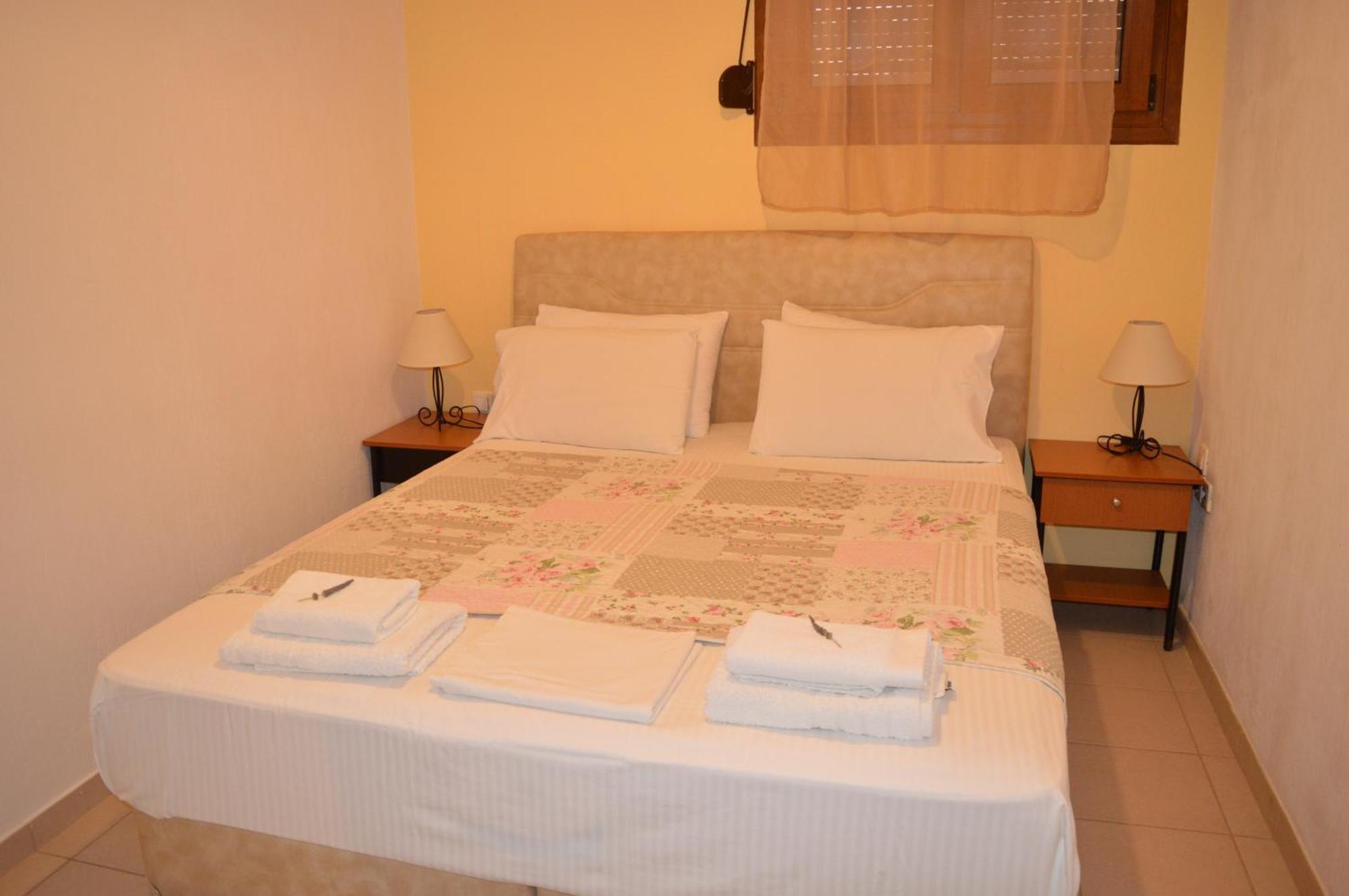 Remvi Apartments Skopelos Town Room photo