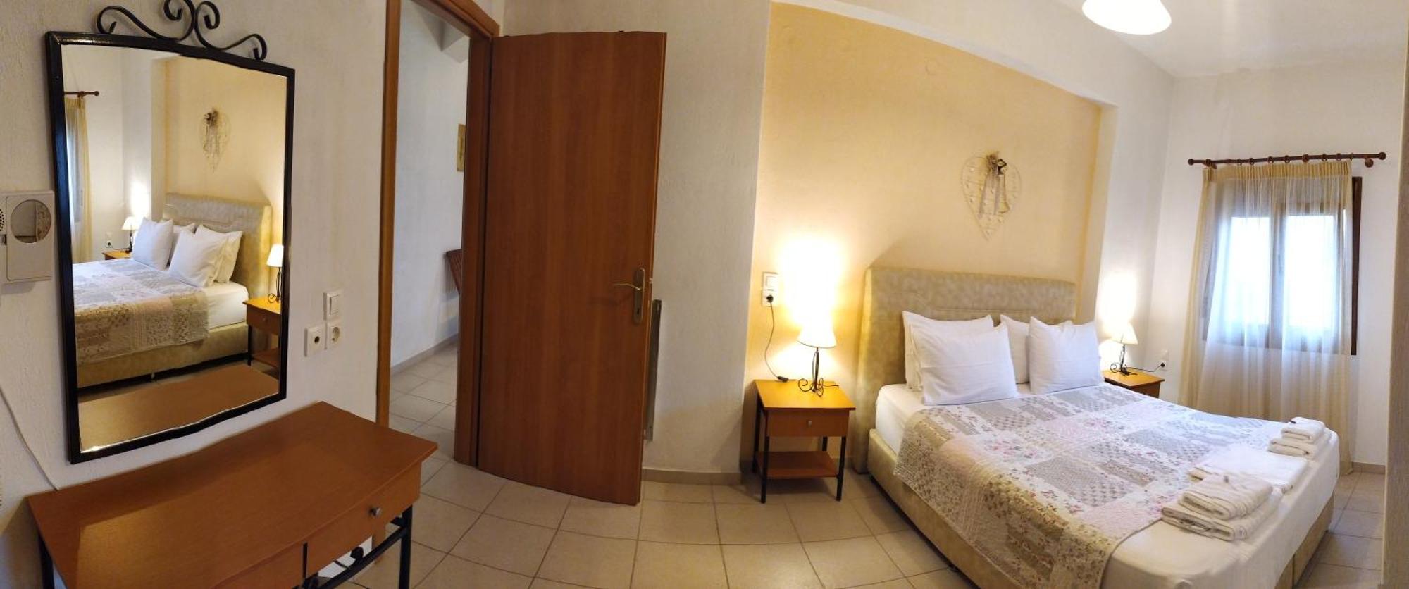 Remvi Apartments Skopelos Town Room photo